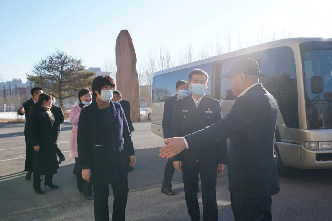 朝陽副市長、市公安局黨委書記、局長趙丕顯帶隊參觀冰河集團